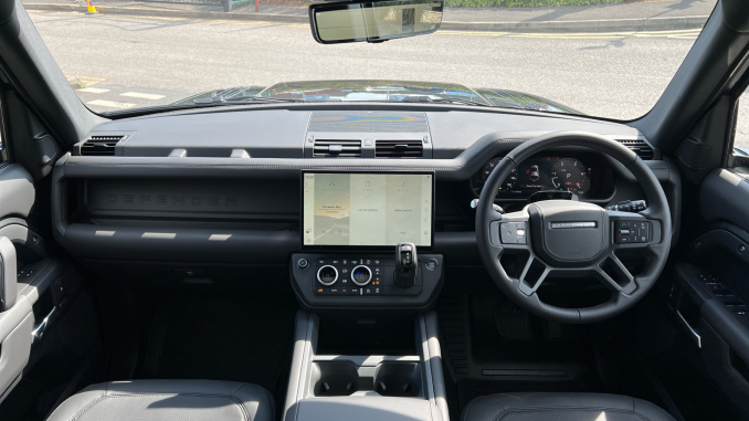 Land Rover Defender 3.0 D250 X-Dynamic HSE 110 5dr Auto Diesel Estate - Image 9